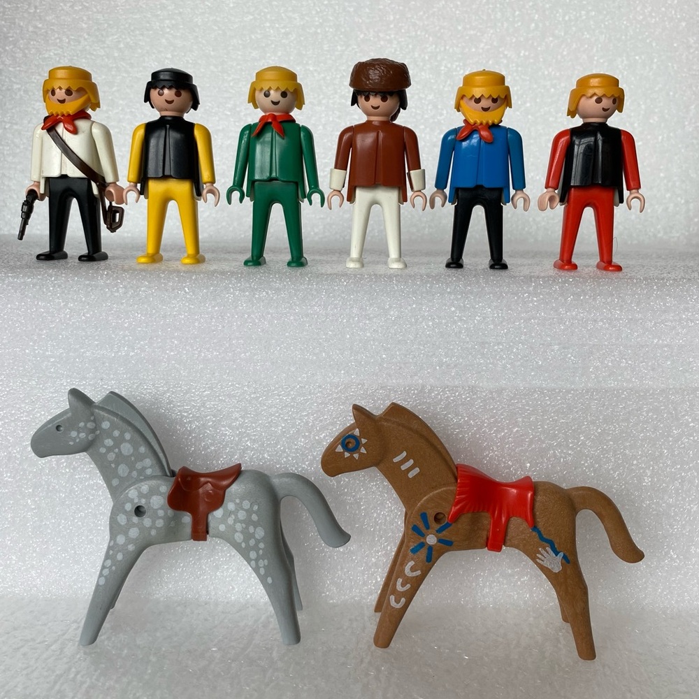 Mixed Lot of Vintage 1974 PLAYMOBIL Geobra
Multicolor People Figures and Horses